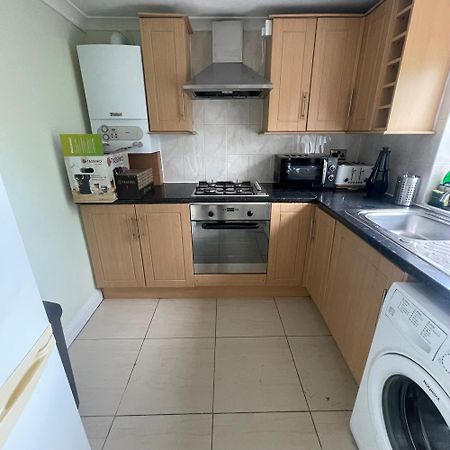 Entire 3 Bedroom Home - Minutes To Emirates Stadium! London Eksteriør bilde