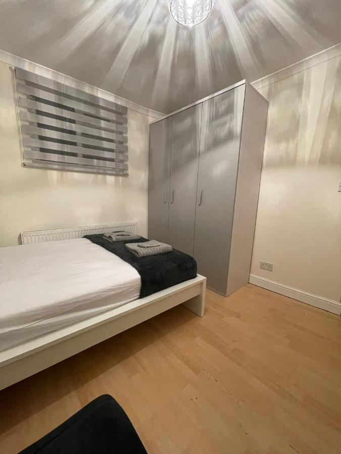 Entire 3 Bedroom Home - Minutes To Emirates Stadium! London Eksteriør bilde