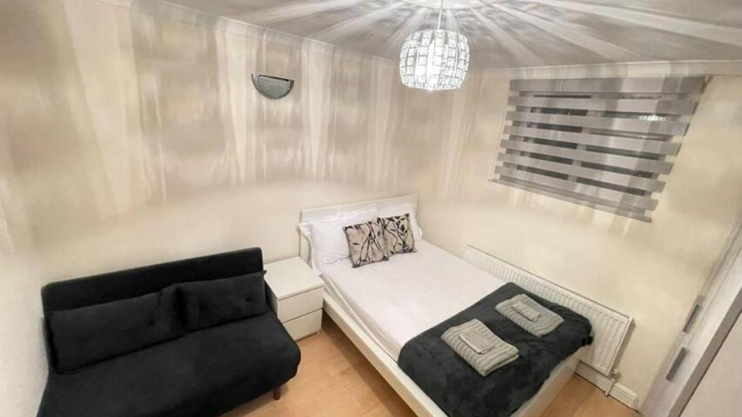 Entire 3 Bedroom Home - Minutes To Emirates Stadium! London Eksteriør bilde