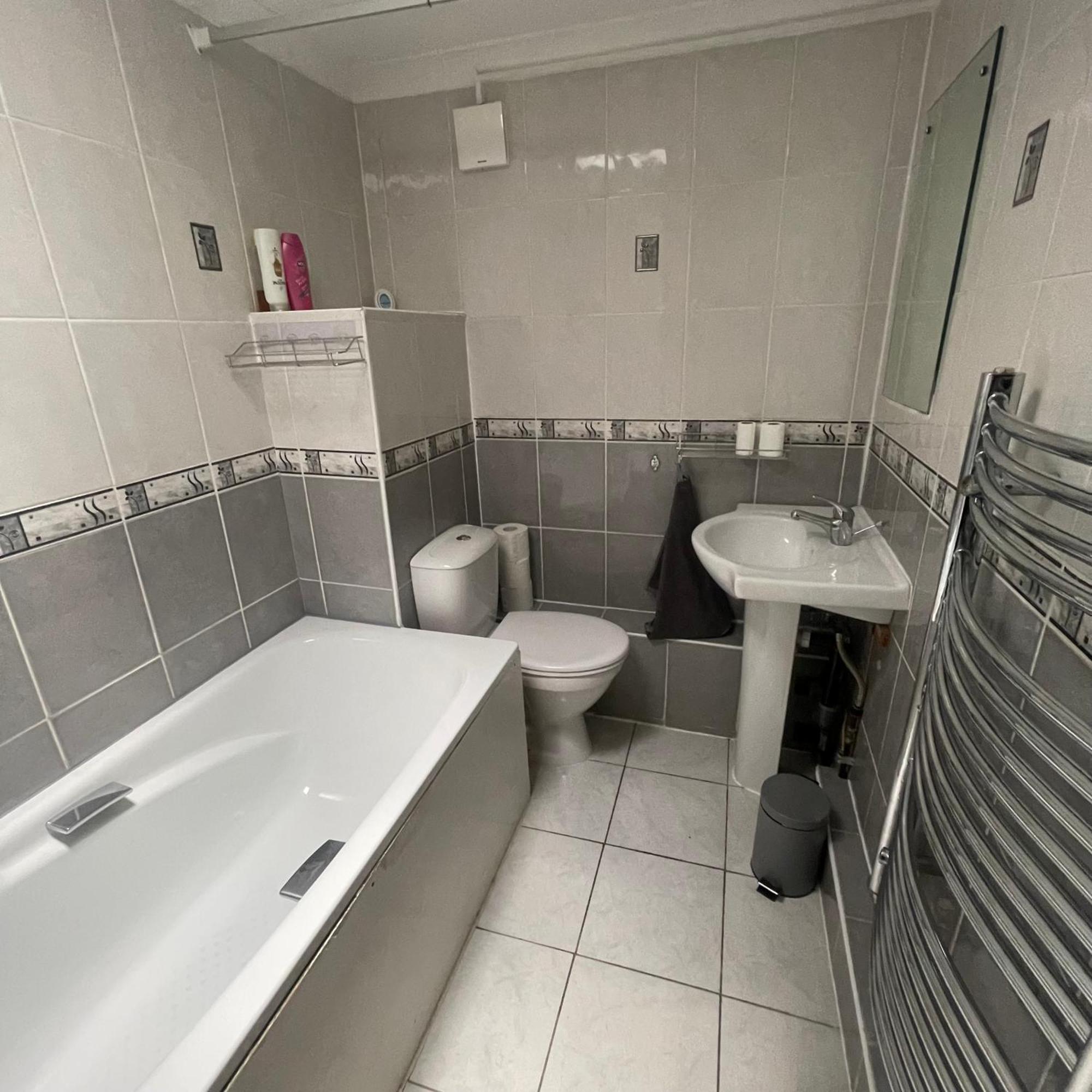 Entire 3 Bedroom Home - Minutes To Emirates Stadium! London Eksteriør bilde