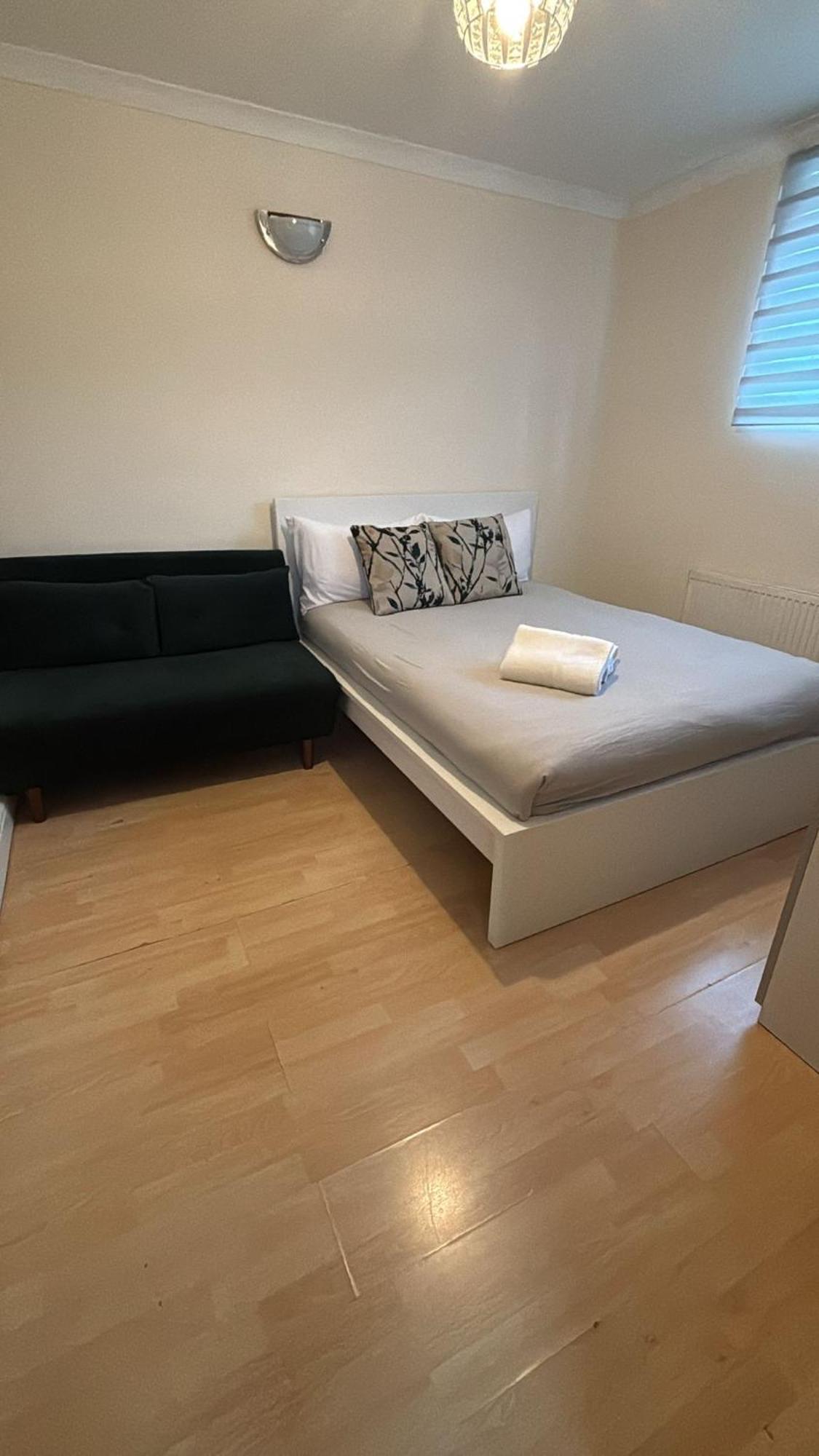 Entire 3 Bedroom Home - Minutes To Emirates Stadium! London Eksteriør bilde
